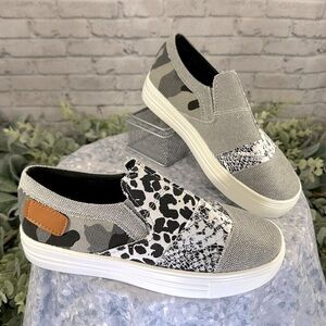 ZoLucky Grey Multimedia & Multicolor Fashion Canvas Casuals WMS 5.5M🩶NWOT🩶